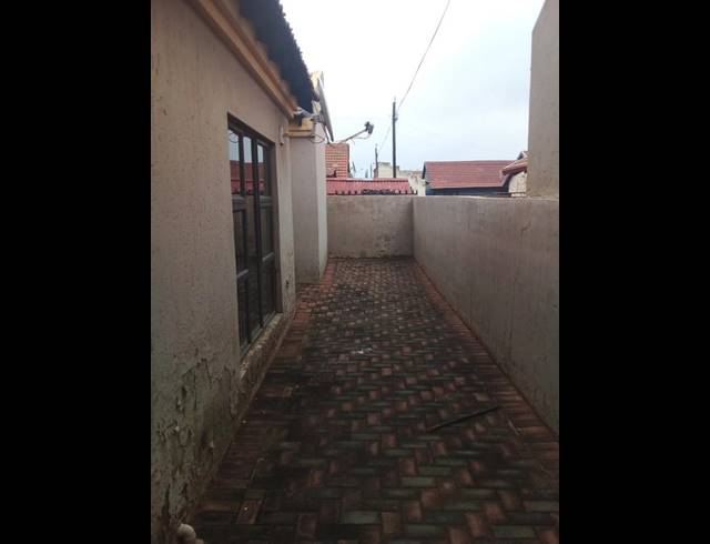 3 BEDROOM HOUSE FOR SALE IN PROTEA GLEN